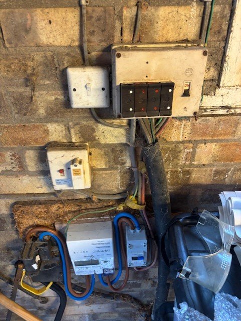 Old fuse box before upgrade